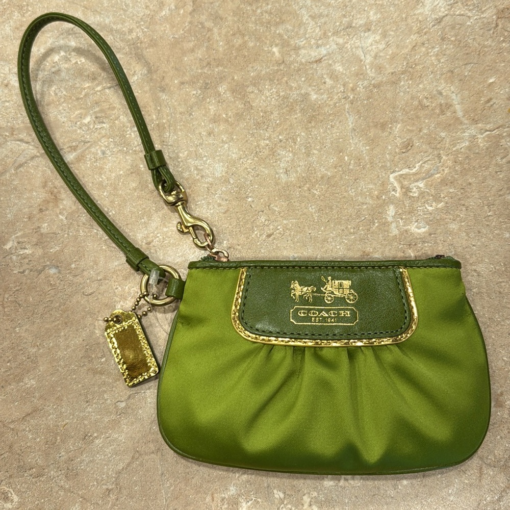 *NEW* Vintage green COACH satin wristlet